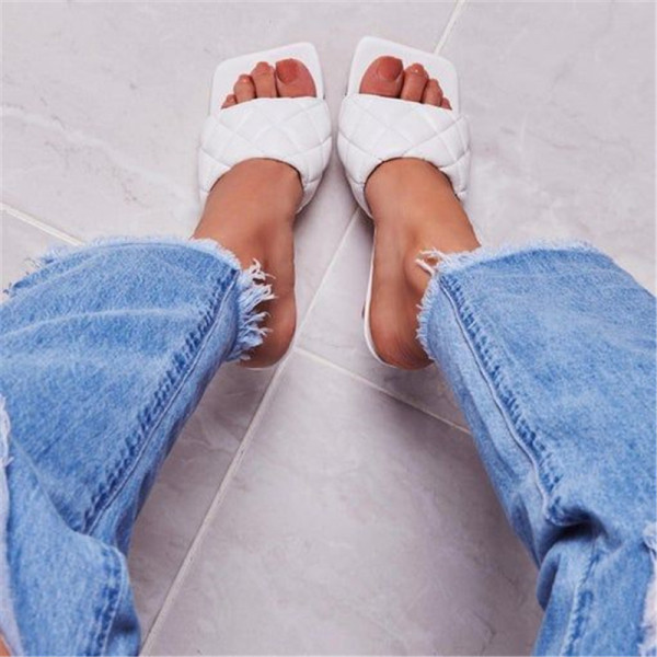 Нов модел дамски чехли на висок ток от еко кожа