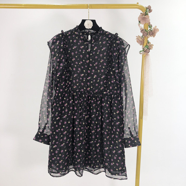 Rochie scurta de primavara cu bucle si maneci lungi din tul