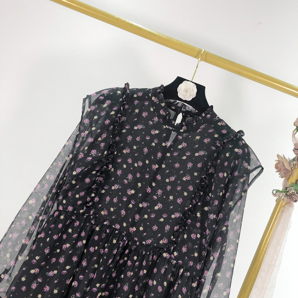 Rochie scurta de primavara cu bucle si maneci lungi din tul