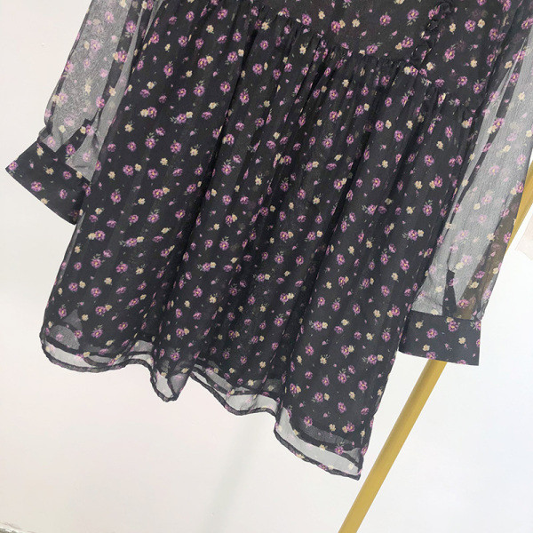 Rochie scurta de primavara cu bucle si maneci lungi din tul