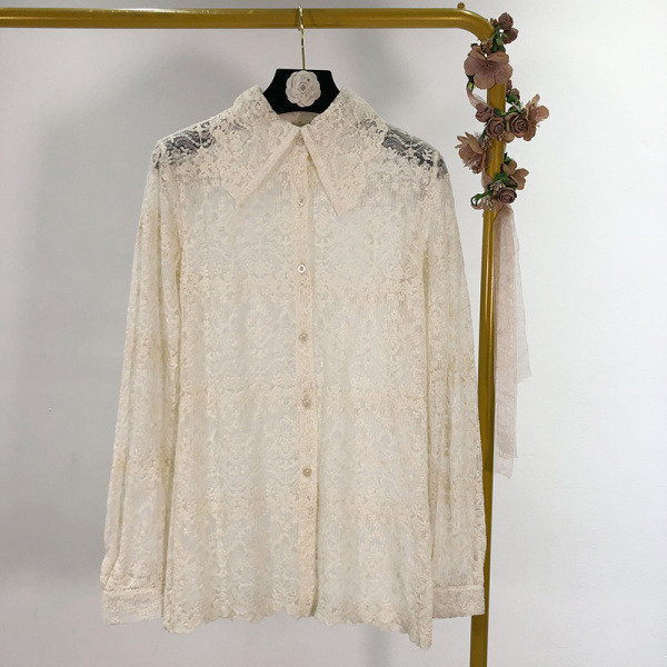 Модерна дантелена риза с класическа яка и копчета