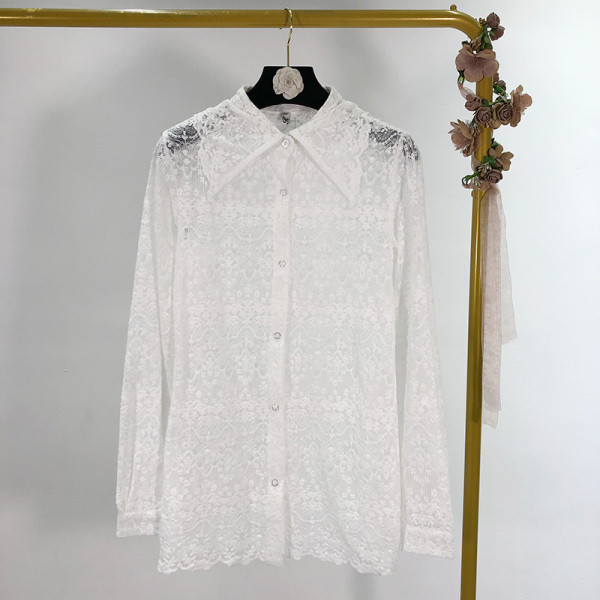 Модерна дантелена риза с класическа яка и копчета