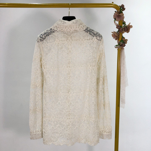 Модерна дантелена риза с класическа яка и копчета