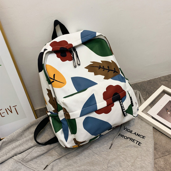 Ежедневна дамска раница с преден джоб и цветен десен