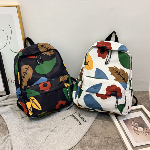 Ежедневна дамска раница с преден джоб и цветен десен