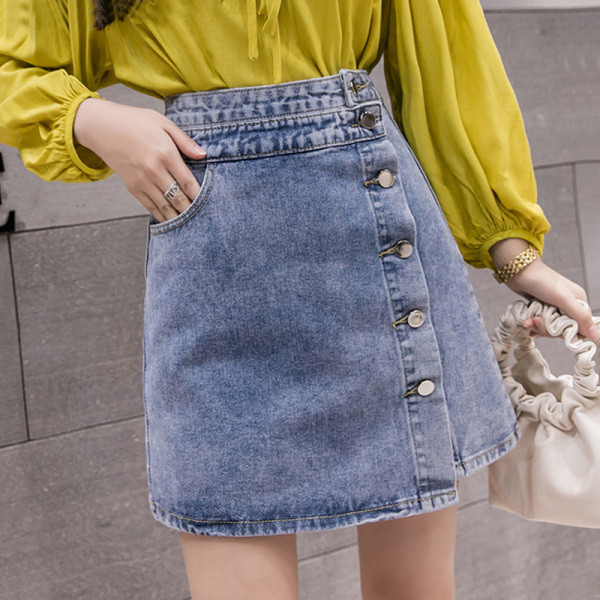 Модерна дамска дънкова пола с копчета и джобове