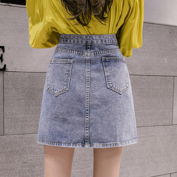 Модерна дамска дънкова пола с копчета и джобове