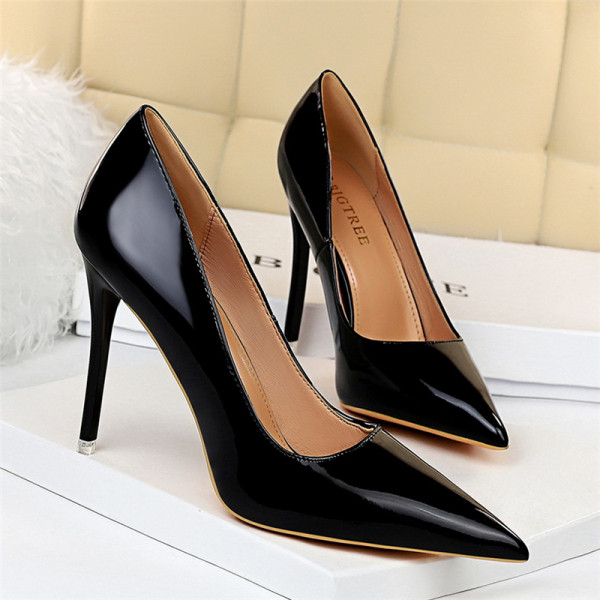 Стилни дамски обувки с тънък ток заострен модел