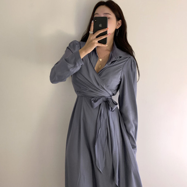 Дамска модерна рокля с връзка на талията и класическа яка 