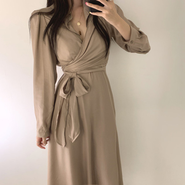 Дамска модерна рокля с връзка на талията и класическа яка 