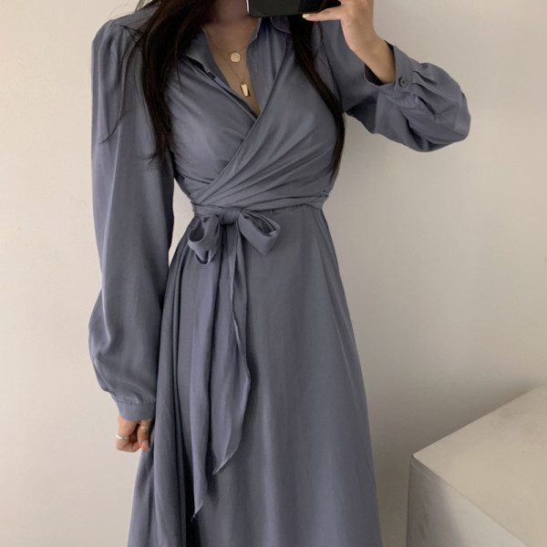 Дамска модерна рокля с връзка на талията и класическа яка 