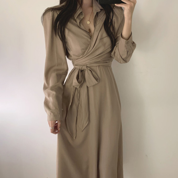 Дамска модерна рокля с връзка на талията и класическа яка 