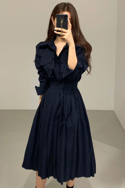 Дамска модерна рокля с класическа яка и плисирана долна част 