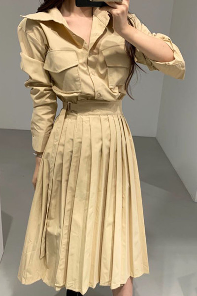 Дамска модерна рокля с класическа яка и плисирана долна част 