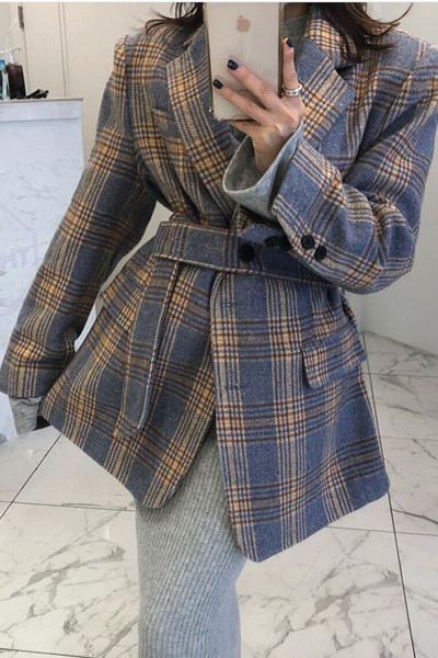 Дамско карирано палто с шпиц яка -широк модел 