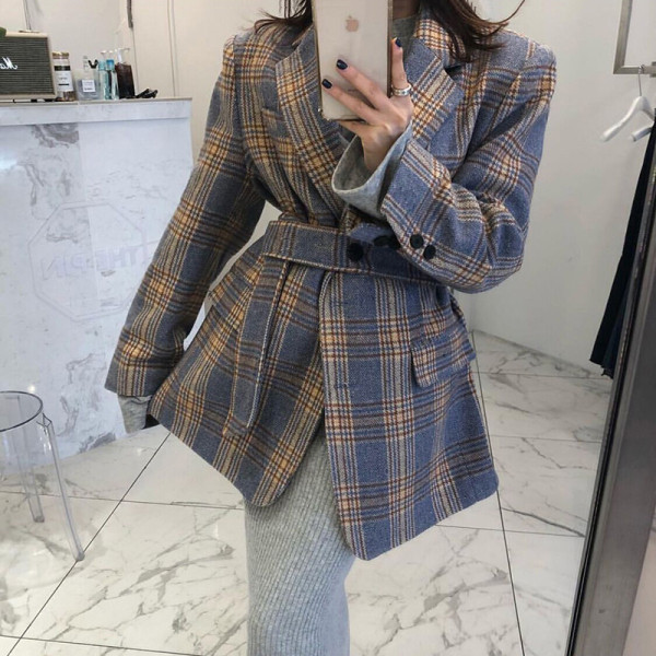 Дамско карирано палто с шпиц яка -широк модел 