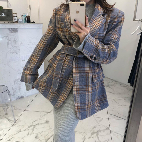 Дамско карирано палто с шпиц яка -широк модел 