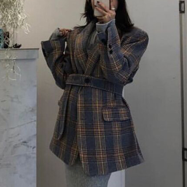 Дамско карирано палто с шпиц яка -широк модел 
