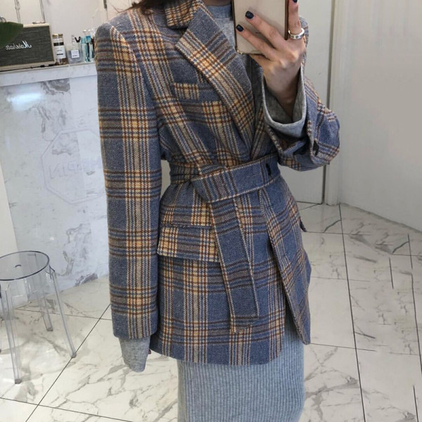 Дамско карирано палто с шпиц яка -широк модел 