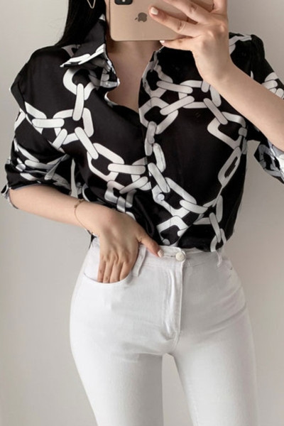 Модерна дамска есенно-зимна  риза с апликация широк  модел 