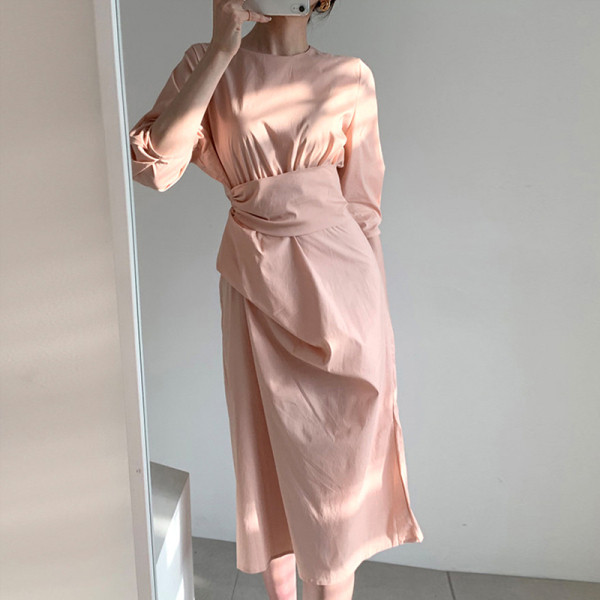 Дамска модерна рокля с дълъг ръкав и обло деколте 