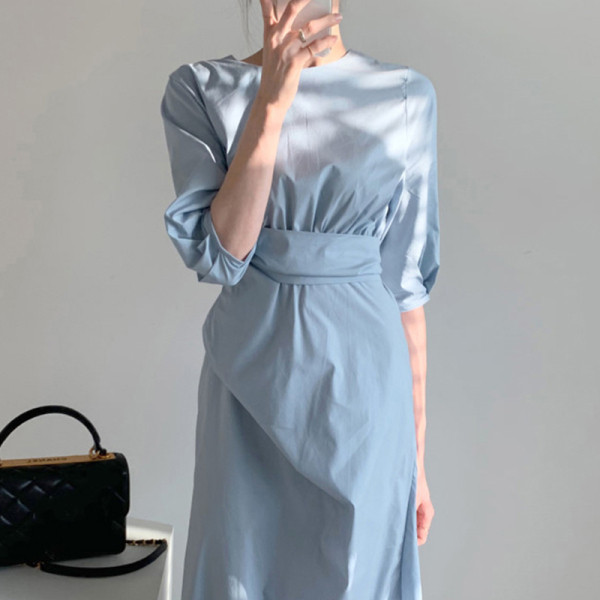 Дамска модерна рокля с дълъг ръкав и обло деколте 