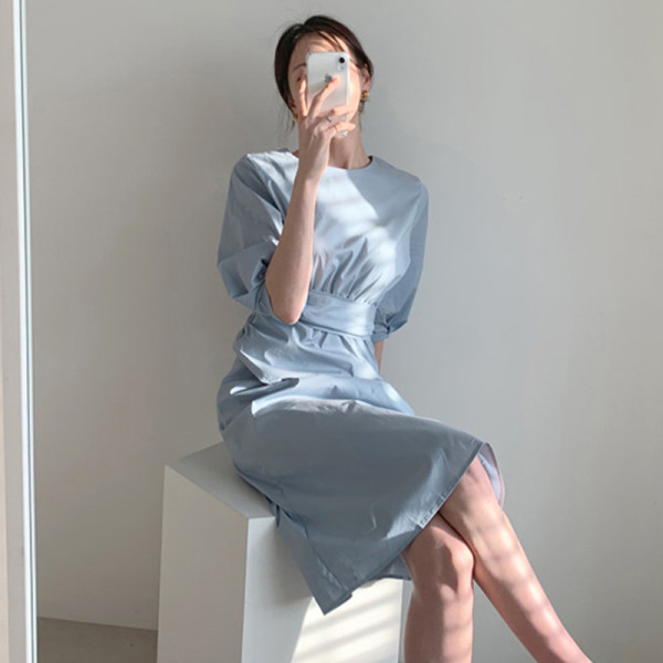 Дамска модерна рокля с дълъг ръкав и обло деколте 