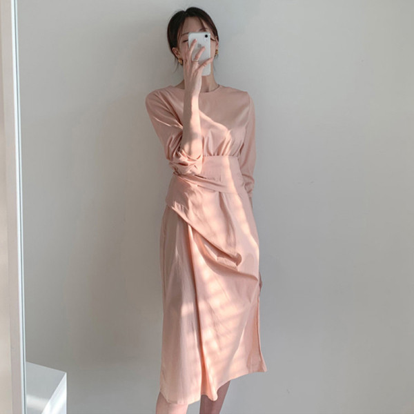 Дамска модерна рокля с дълъг ръкав и обло деколте 