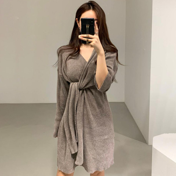 Дамска модерна рокля с колан на талията и дълъг ръкав 