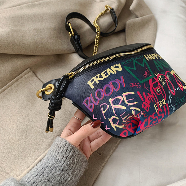 Geantă de damă din piele cu mâner lung și inscripții colorate