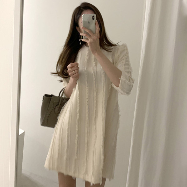 Дамска рокля с 3/4 ръкав -широк модел и обло деколте 