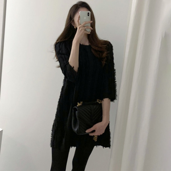 Дамска рокля с 3/4 ръкав -широк модел и обло деколте 