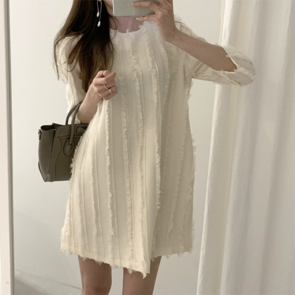 Дамска рокля с 3/4 ръкав -широк модел и обло деколте 