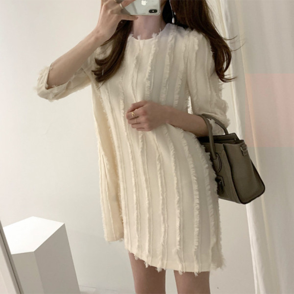 Дамска рокля с 3/4 ръкав -широк модел и обло деколте 