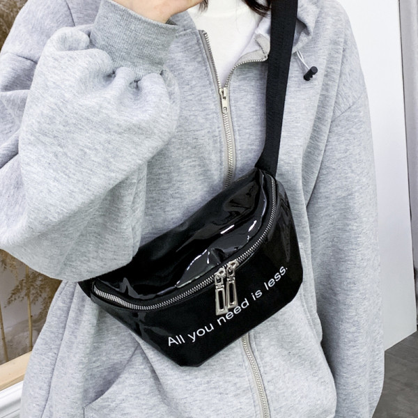 Geantă de umăr sau talie de damă de ultimă generație cu efect de lac și inscripție