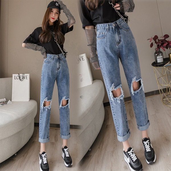 Актуални дамски дънки с висока талия и скъсани мотиви