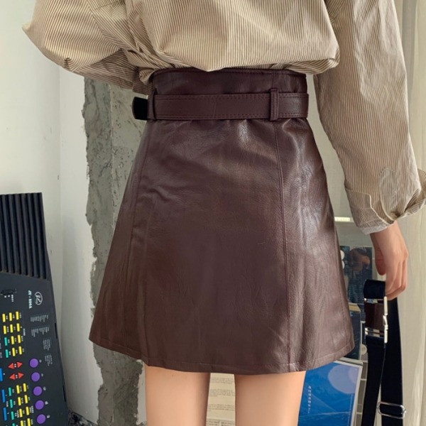 Fusta de dama din piele la zi cu talie inalta, curea si fermoar