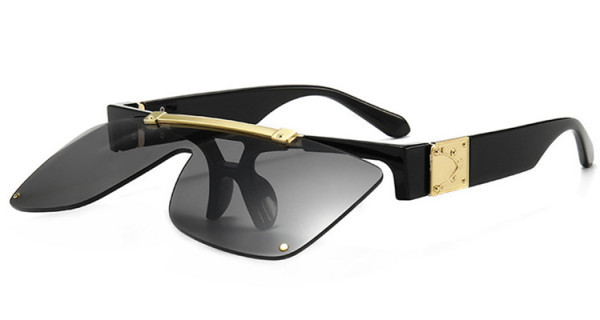 Ochelari de soare moderni de dama in forma patrata cu element metalic