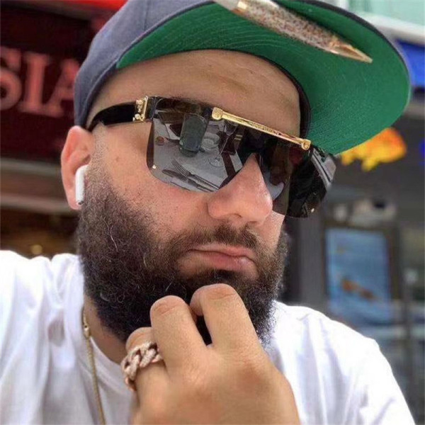 Ochelari de soare moderni de dama in forma patrata cu element metalic