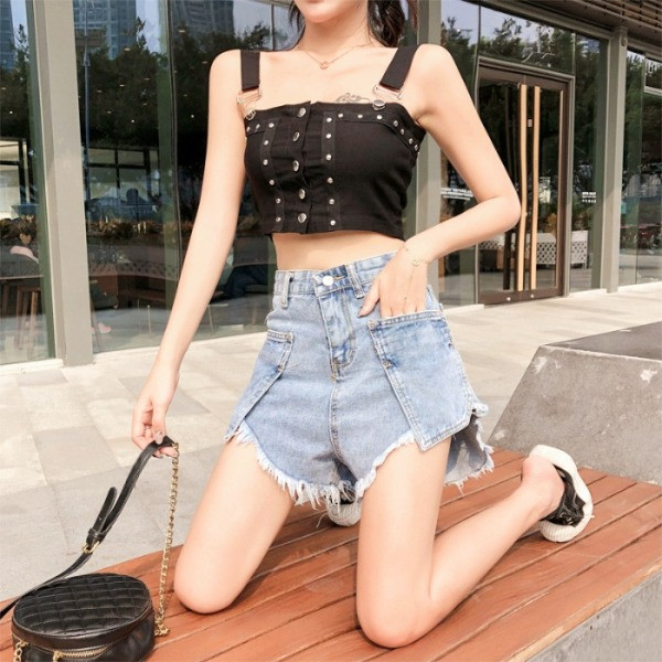 Pantaloni scurți din denim asimetrici cu talie înaltă și buzunare