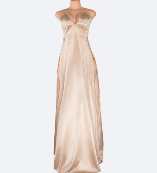 Елегантна дамска дълга рокля с тънки презрамки и дълбоко деколте 