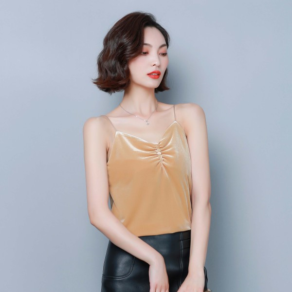 Дамски потник от кадифе с тънки презрамки и шпиц деколте