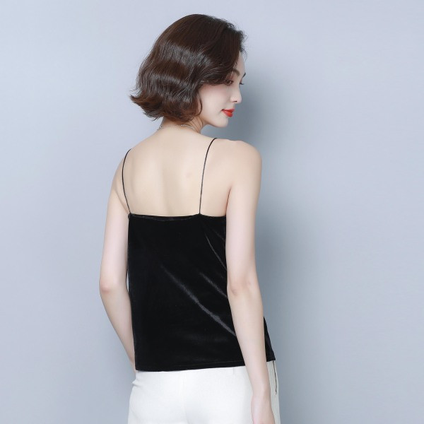 Дамски потник от кадифе с тънки презрамки и шпиц деколте