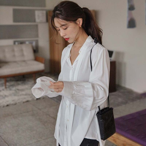 Дамска модерна риза широк и дълъг модел в бял цвят 