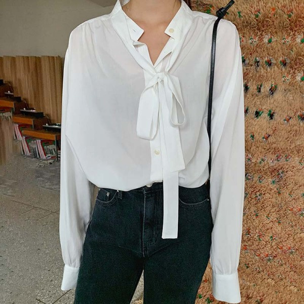 Дамска модерна риза широк и дълъг модел в бял цвят 