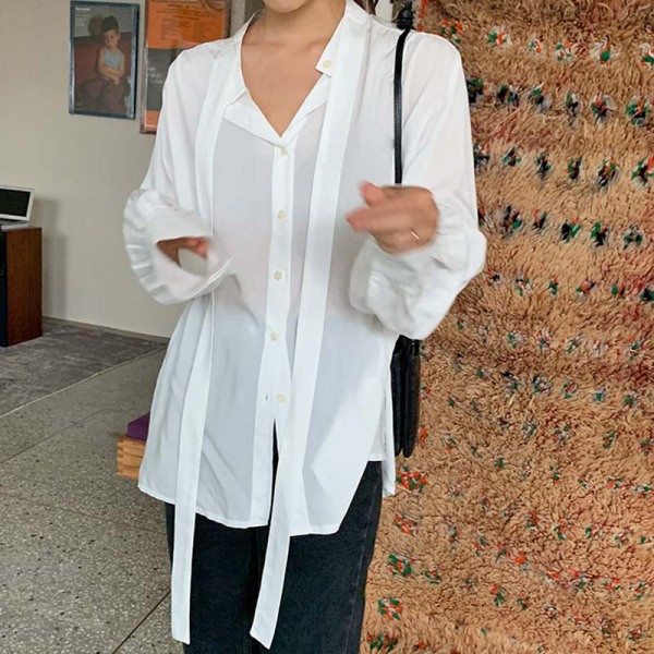 Дамска модерна риза широк и дълъг модел в бял цвят 