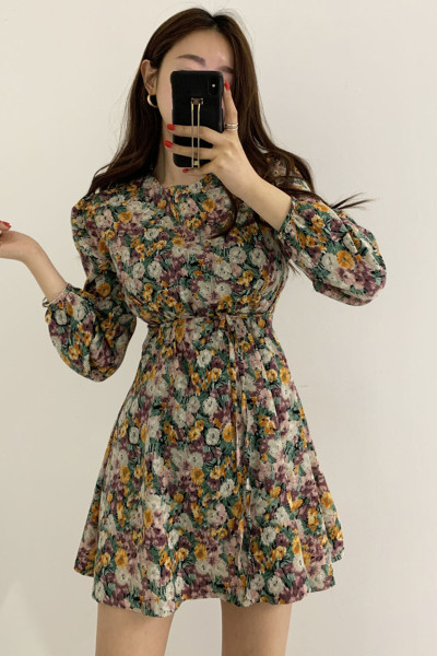 Дамска ежедневна рокля с дълъг ръкав и флорални мотиви 