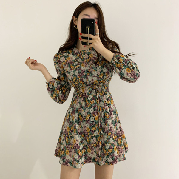 Дамска ежедневна рокля с дълъг ръкав и флорални мотиви 