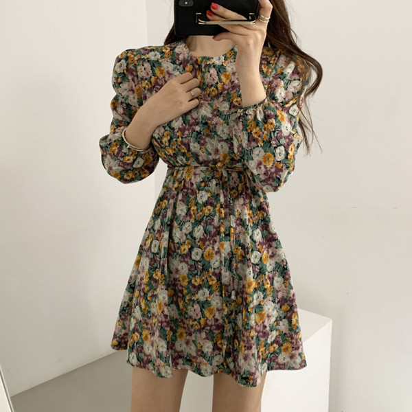 Дамска ежедневна рокля с дълъг ръкав и флорални мотиви 