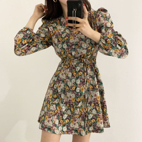 Дамска ежедневна рокля с дълъг ръкав и флорални мотиви 